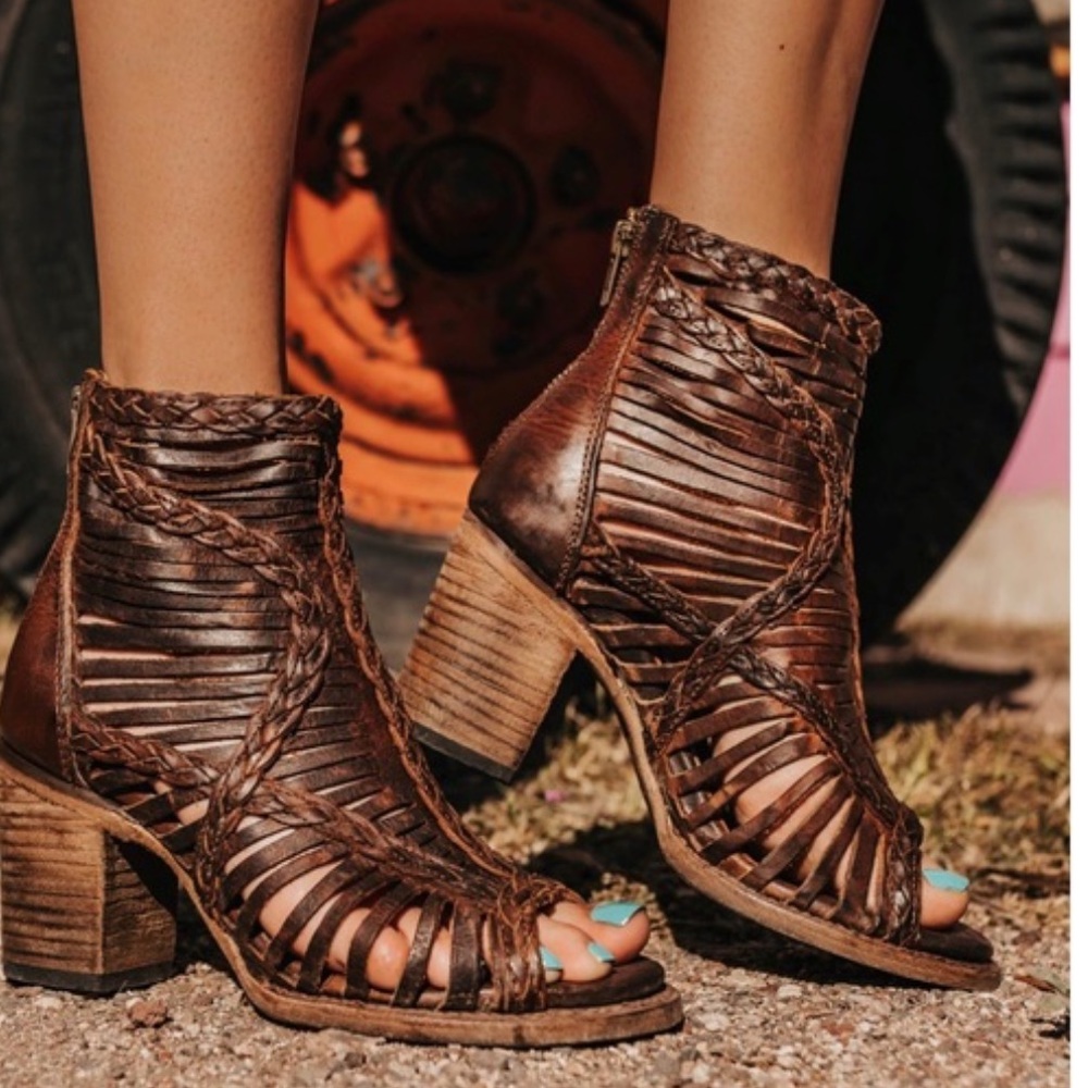 Freebird Bella leather open toe mules size 9